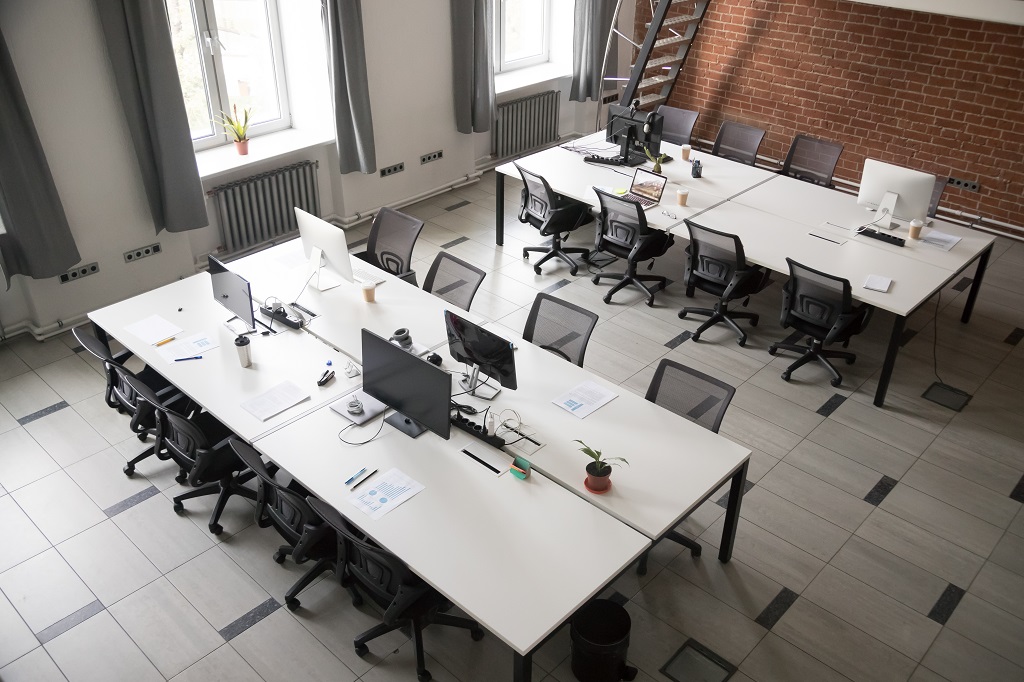 Dedicated Desk vs. Hot Desk—What’s Right for Your Business?